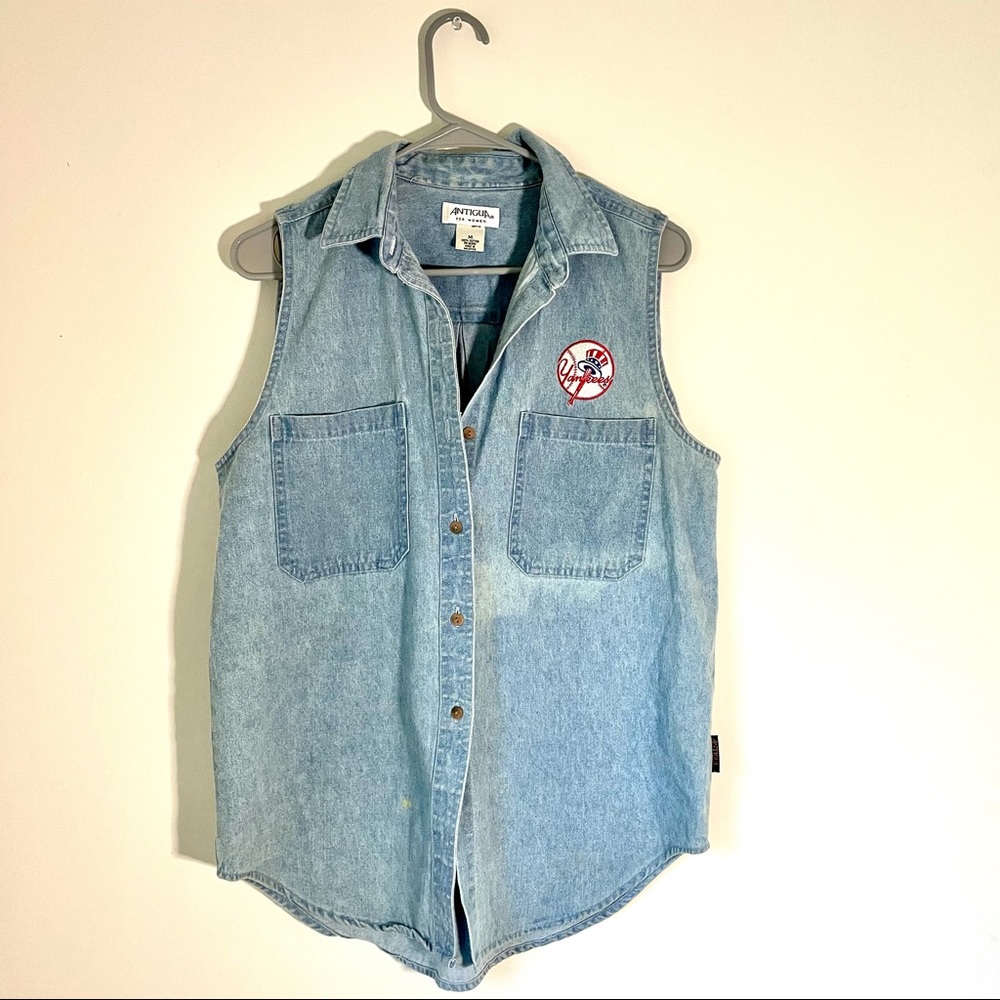 Y2K NY Yankees Antigua denim vest! 👕